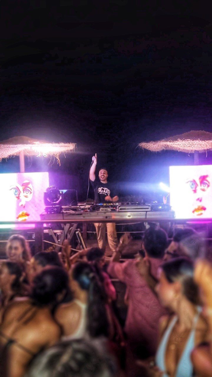 Instagram post from fenuroberto. This post is in position 16.